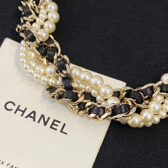 Authentic CHANEL Necklace 2025/26 Fall Winter Collection - Picture 5 of 6